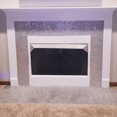 Glam Fireplace Makeover, Fireplace Decor Brick, Glitter Fireplace, Diy Fireplace Decor, Glam Fireplace, Glam Fireplace Decor, Glitter Home Decor, Home Decor Diy Ideas, Fireplace Diy