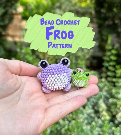 Crochet Beaded Animals, Beaded Crochet Amigurumi, Bead Crochet Amigurumi, Bead Amigurumi, Beaded Frog Tutorial, Beaded Frog Pattern, How To Crochet With Beads, Crochet Beads Patterns, Bead Frog