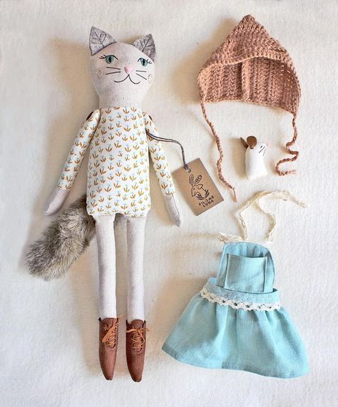 The most gorgeous rag dolls for kids - lunamag.com Kat Diy, Fluffy Tail, Sew Ins, Trendy Sewing, Fabric Toys, Rag Dolls, Cat Doll, Creation Couture, Sewing Dolls