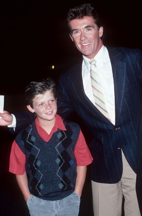 June 1986: Little Robin Thicke with gelled hair and a sweater vest with his famous dad. | The Evolution Of Robin Thicke's Hair Alan Thicke, Foreign Celebrities, Tv Dads, Robin Thicke, Hottest Male Celebrities, Celebrity Families, Celebrity Kids, Matthew Mcconaughey, Stevie Wonder