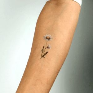 Tender And Minimalistic: 68 Birth Flower Tattoos [2023] Small Daisy Tattoo, Flower Wrist Tattoos, Shape Tattoo, Omerta Tattoo, Muster Tattoos, Daisy Tattoo, Small Flower Tattoos, Hawaiian Tattoo, Birth Flower Tattoos