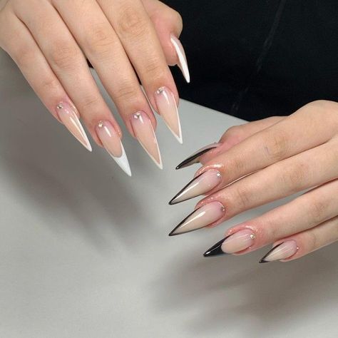 Classy Stilleto Nails, Stiletto Nails Aesthetic, Nail Art Stilleto, Stiletto Nails Designs Classy, Nails Ideas Stiletto, Nails Stiletto Long, Nail Stilleto Ideas, Stelleto Nails, Acrylic Nails Stiletto