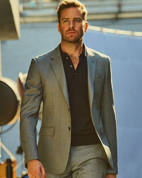 Xantho's Men (Posts tagged men) Gentleman Mode, Men's Business Suits, Armie Hammer, Foto Poses, The Perfect Guy, Mens Fashion Suits, Business Suit, Well Dressed Men, Gentleman Style