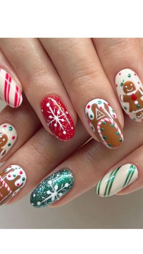 Gingerbread Men Nail Art, Christmas Cookie Nails, Candy Stripe Nails, Gingerbread Cookie Nails, Gingerbread Man Nail Art, Gingerbread Nail Art, Candy Cane Nails, Christmas Manicure, Cute Christmas Nails