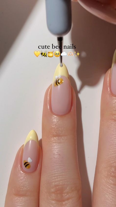 Rapunzel Nail Designs, Lavender Gel Nails, Purple And Yellow Nails, Lavender Nail Art, Yellow Gel Polish, Bee Nail Art, Bumble Bee Nails, Nails Lavender, Vacay Nails