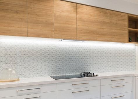 Geometric Abstract Printed Glass Splashback Printed Glass Splashback Kitchen, Glass Splashback Kitchen, Printed Glass Splashbacks, Extension Inspiration, Lakehouse Kitchen, Kitchen Soffit, Kitchen Splash Back, Kitchen Background, Tiles Backsplash