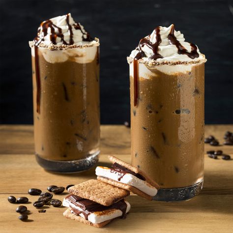 smores-iced-coffee Coffee Macchiato, Whipped Cream Vodka, Iced Coffee Recipe, How To Make Ice Coffee, Ice Milk, Flavored Syrup, Coffee Recipe, Ice Coffee Recipe, Coffee Experience