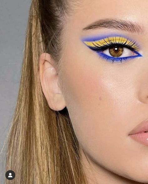 Ukrainian Makeup, Ukraine Makeup, Cheer Makeup, Ukrainian Girl, Yellow Makeup, Makeup Lessons, Beautiful Eye Makeup, Eye Makeup Brushes, Creative Eye Makeup