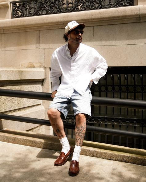 White Socks Men, Classy Summer Outfits, Mens Shorts Outfits, Summer Shorts Outfits, Street Style Outfits Men, Socks Men, Mens Fashion Streetwear, Tailored Shorts, White Socks