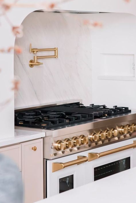 A ZLINE Autograph Editon Range is the perfect centerpiece for your kitchen!✨  📸 via Instagram: @lonihaskellinteriors  Tap to explore ZLINE's Autograph Edition Collection and other appliances on sale! White And Gold Stove Range, White And Gold Double Oven, Gas Stoves In Kitchens, Kitchen Appliances Layout, Zline Autograph Edition, Professional Cooking, Frases Instagram, Dual Fuel Ranges, Iron Grate