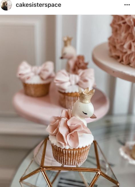 Swan Princess Party Decorations, Swan Cupcakes Ideas, Swan Lake Baby Shower Theme, Swan One Birthday, Swan Party Ideas, Swan Birthday Party Decoration, Swan Baby Shower Theme, Swan Birthday Theme, Swan First Birthday Party