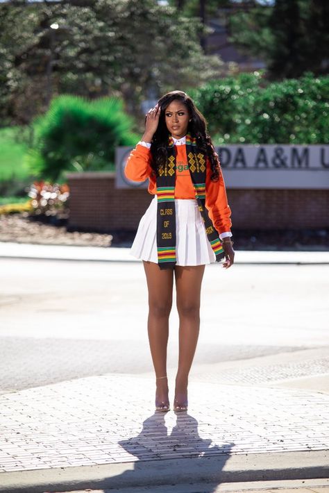 ✨ on Twitter: "the price been up, now i’m priceless. 🎓✨… " Black Graduation Pictures, Hbcu Graduation Pictures, Graduation Pictures Outfits, Graduation Goals, Graduation Outfit College, Graduation Outfit Ideas, Nursing Graduation Pictures, Graduation Shoot, Graduation Pic