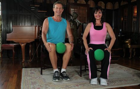 Pelvic Floor Ball Squeeze http://www.prevention.com/fitness/exercises-to-prevent-a-leaky-bladder/slide/2 Bladder Exercises, Fitness Before After, Pelvic Floor Exercises, Chair Exercises, Pelvic Floor Muscles, Floor Workouts, Senior Fitness, Yoga Training, Pelvic Floor