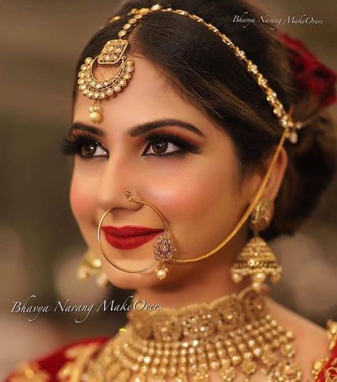 45+ Trending Matha Patti Designs worn by Real Brides (All Kinds & Sizes) | ShaadiSaga Matha Patti Designs, Matha Patti Hairstyles, Maang Tikka Design, Tikka Designs, Traditional Bridal Jewelry, White Lipstick, Bridal Nose Ring, Matha Patti, Bridal Bun