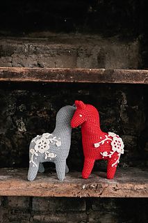 This crocheted Dala Horse is a nod to the iconic Scandinavian ornament – a simple addition to Nordic theme décor. Inside Crochet Magazine, Crochet Horse, Homemade Dolls, Unicorn Horse, Swedish Christmas, Dala Horse, Horse Pattern, Crochet Magazine, Dk Yarn