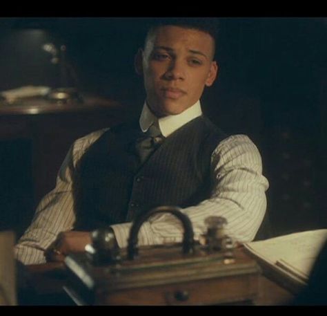 ISIAH aka JORDAN BOLGER❤ Jordan Bolger, Peaky Blinders Actors, Benjamin Zephaniah, Peaky Blinders Characters, Christ The King, True Grit, Good Movies To Watch, Peaky Blinders, Serie Tv