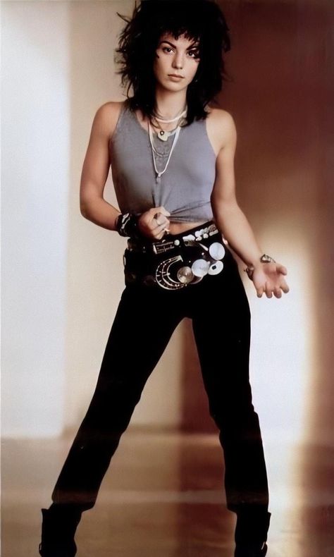 Joan Jett Haircut, Joan Jett 80s, Joan Jett Outfits, Joan Jett Style, Princesa Punk, 80s Rock Fashion, Ropa Punk Rock, Look 80s, Estilo Punk Rock