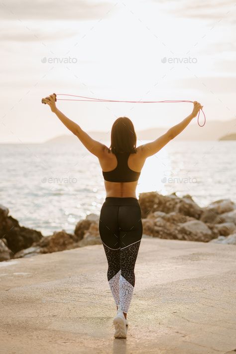 Beach Fitness Photoshoot, Outdoor Fitness Photoshoot, Athletic Photoshoot, Gym Poses, Yoga Shoot, Photoshoot Camera, Woman Stretching, Activewear Photoshoot, Fitness Shoot