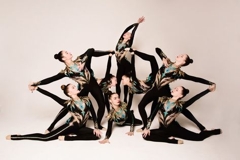 Group Dance Poses, 3 Person Yoga Poses, Dance Team Pictures, Drill Team Pictures, Yoga Halloween, Dance Photoshoot, Dance Motivation, Dance Memes, Dance Picture Poses