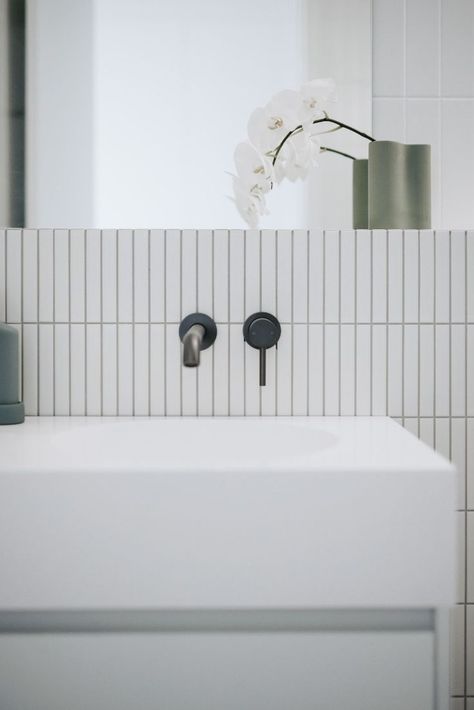 Both the ensuite and second bathroom employ a light and bright palette of fresh white with gun metal grey accents. A mixture of kit kat and subway wall tiles were carefully set out and meticulously laid by our tiler, making a modern statement. Horizontal Kitchen, Kit Kat Tiles, Second Bathroom, Bright Palette, Kit Kat, Wall Tiles, Reno, Grey, Wall