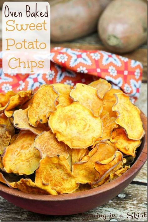 Oven Baked Sweet Potato Chips Homemade Sweet Potato Chips, Sweet Potato Chips Recipe, Sweet Potato Chips Baked, Healthy Superbowl Snacks, Vegetable Chips, Sweet Potato Slices, Recipes Baking, Sweet Potato Chips, Superbowl Snacks