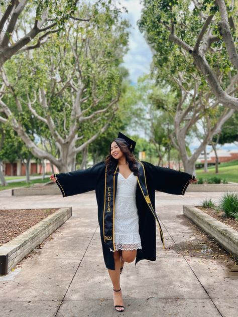 Csulb Graduation, Graduation Outfit Ideas University, High School Graduation Pictures, Cap And Gown Photos, College Graduation Photoshoot, College Graduation Pictures Poses, Grad Outfits, Grad Photography, Graduation Photography Poses