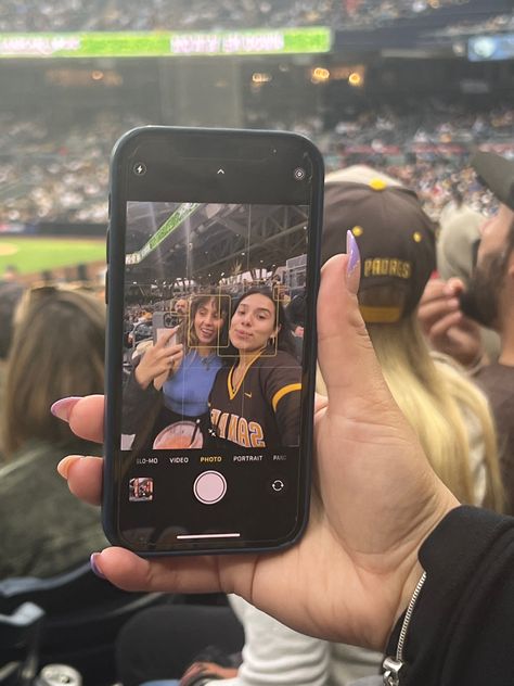 Soccer Game Pictures, Nfl Game Instagram Pictures, Baseball Game Poses Instagram, Football Stadium Picture Ideas, Stadium Instagram Pictures, Aesthetic Baseball Pictures, Baseball Game Aesthetic Pictures, Game Day Photo Ideas, Baseball Game Picture Ideas