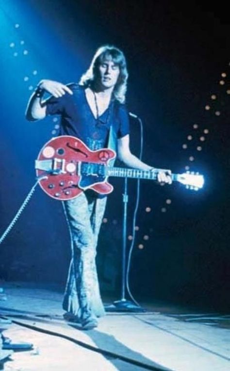 Alvin Lee Woodstock 1969 "Big Red" 1958 Gibson ES 335 Alvin Lee, Woodstock Music, Woodstock 1969, Woodstock Festival, Blues Artists, Music Pics, Blue Maxi Dress, Guitar Hero, Rock Legends