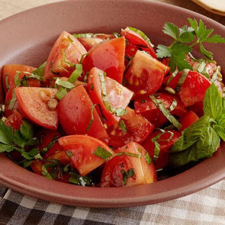 Tomato Basil Salad w/Balsamic Vinaigrette - Pioneer Woman Recipe - (4.4/5) Marinated Tomato Salad, Bacon Cauliflower Salad, Loaded Pasta, Salad With Herbs, Tomato Basil Salad, Cucumber Dressing, Salad Appetizer Cups, Ree Drummond Recipes, Tomato Salad Recipe