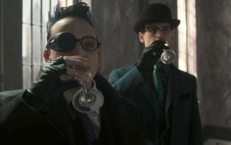 Edward Gotham, Riddler And Penguin, Edward Nygma Gotham, Batman Characters, Batman Riddler, Edward Nygma, Gotham Series, Oswald Cobblepot, Goofy Ahh