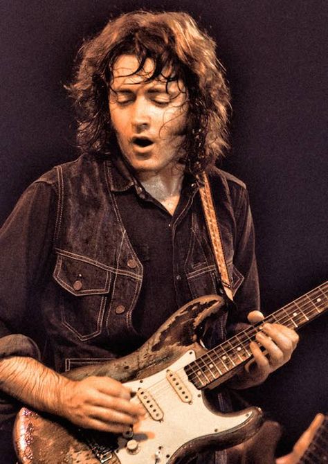 Rory Gallagher Guitar Legends, Orlando Usa, Rory Gallagher, Blues Musicians, Blues Artists, Musica Rock, Rock N’roll, Guitar Players, Blues Music