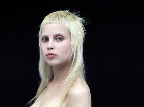 Die Antwoord Yolandi Visser Yolandi Visser, Die Antwoord, Mullet Haircut, Punk Hair, I'm With The Band, Crazy Hair, 인물 사진, White Hair, Womens Haircuts