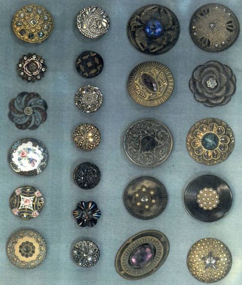 Would be beautiful in a shadowbox. Pretty Buttons, Button Collecting, Vintage Sewing Machines, Types Of Buttons, Button Cards, Antique Buttons, Button Art, Sewing Items, Button Jewelry