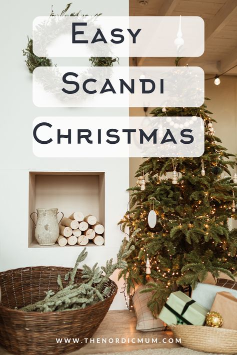 Scandi Christmas Tree Ideas, Scandi Xmas Tree, Hygge Christmas Tree, Diy Scandinavian Christmas Decorations, Danish Christmas Decorations, Japandi Christmas, Nordic Christmas Scandinavian Style, Scandinavian Christmas Decor Ideas, Swedish Christmas Tree