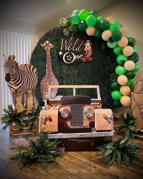 Safari Jungle Birthday Party Ideas Safari Jungle Birthday Party, Jungle Birthday Party Ideas, Safari Birthday Party Decorations, Superman Birthday Party, Jungle Theme Birthday Party, Forest Birthday Party, Jungle Safari Birthday, Wild Birthday Party, Wild Party