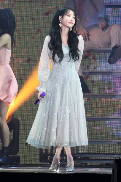 Iu Pictures and Photos Iu Palette Outfit, Iu Outfits Dresses, Iu Dress Fashion, Iu Gown, Kpop Idols Outfits, Iu Pictures, Korean Dress Elegant, Kingdom Vibes, Iu Outfits