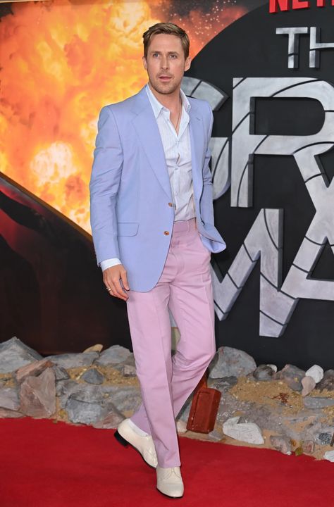 Ryan Gosling 2022, Ken Outfits, Pink Shirt Outfit, Ryan Gosling Style, Barbie Inspiration, The Gray Man, Outfit Barbie, Gucci Suit, Polo Outfit