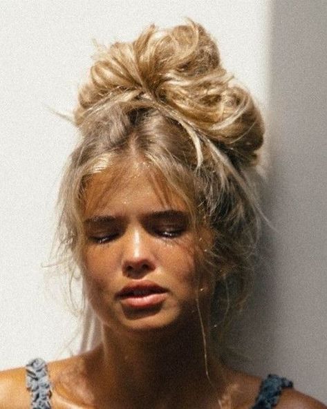 Summer Hairstyles Medium Length, Messy Hair Hairstyles, Messy Pixie Hairstyles, Messy Hair Ideas, Style Vision Board, 2025 Hairstyles, Vision Board Fashion, Aesthetic Vintage Photography, Country Hair