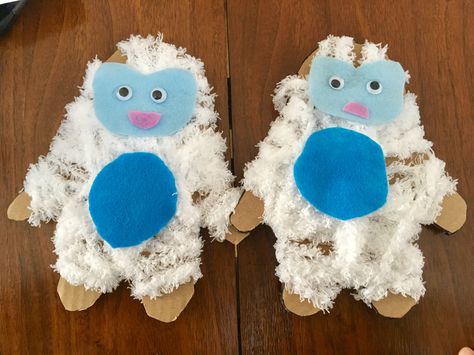 Yeti craft! Cardboard cutout wrapped in yarn with felt face, belly mouth, and goggly eyes! Yeti Birthday Party Ideas, Yeti Crafts For Kids, Yeti Crafts, Cryptid Crafts, Yeti Craft, Winter Eyfs, Yeti Birthday, Cryptid Club, Yeti Art