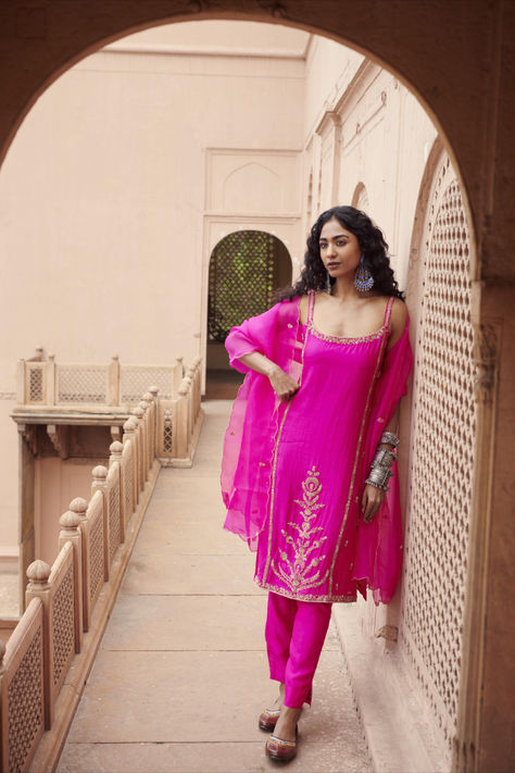 Featuring a hot pink kurta in silk chanderi base with zari embroidery. It is paired with matching straight and an organza dupatta. perfect wear for summer wedding.  #Perniaspopupshop #womenswear #ethnic #whatiworewastrending #ppuslove #kurtaset #silk #chanderi #organza #zariembroidery #weddingwear #engagement #festivewear #embroiderdkurta Pink Kurta, Zari Embroidery, Pink City, Organza Dupatta, Indian Fashion Designers, Pernia Pop Up Shop, Kurta Set, Pink Silk, Wedding Wear