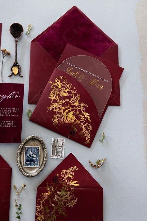 Burgundy Acrylic Wedding Invitations Velvet invitations - Etsy Kanada Burgundy Acrylic, Velvet Invitation, Box Wedding Invitations, Place Wedding, Luxury Wedding Decor, Burgundy Wedding Invitations, Acrylic Wedding Invitations, Handbag Essentials, Ticket Invitation