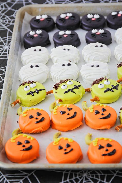 The Baker Upstairs: Halloween Oreos Pasteles Halloween, Halloween Oreos, Halloween Snacks For Kids, Dessert Halloween, Postres Halloween, Kids Halloween Food, Bolo Halloween, Halloween Donuts, Halloween Punch