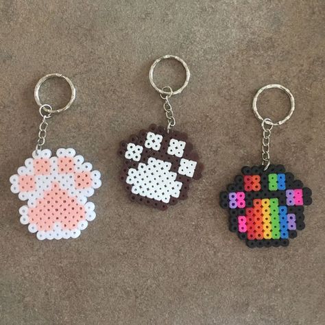 Perler Bead Keychain Ideas, Pyssla Ideas Cute, Pyssla Ideas Easy, Hama Pearls Ideas, Fuse Beads Ideas Cute, Iron Beads Pattern, Small Perler Beads Ideas, Pisla Ideas, Easy Perler Beads