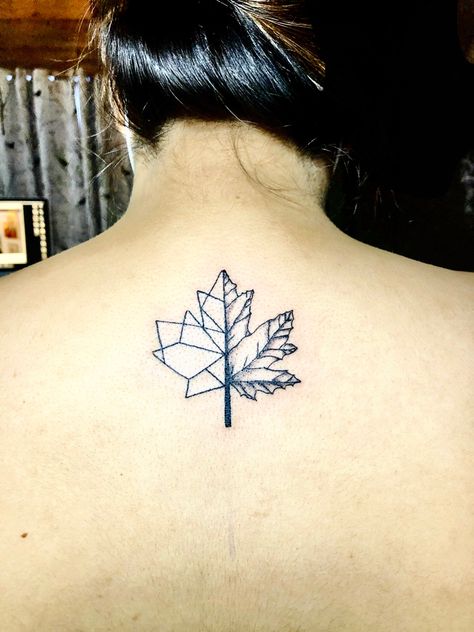 Geometric Leaf Tattoo, Geometric Tattoo Minimalist, Tattoo Maple Leaf, Canada Tattoo Ideas, Fine Lines Tattoo, Women Spine Tattoo, Maple Leaf Tattoos, Tattoo Back Tattoo, Bff Ideas