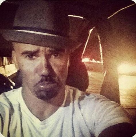 Shemar Moore's sad face when we aren't together! Lol ☺ Shamar Moor, Shemar Moore Funny, Shemar Moore Shirtless, Sherman Moore, Funny Poses, Dr Spencer Reid, Shemar Moore, Dear Baby, Bad Picture