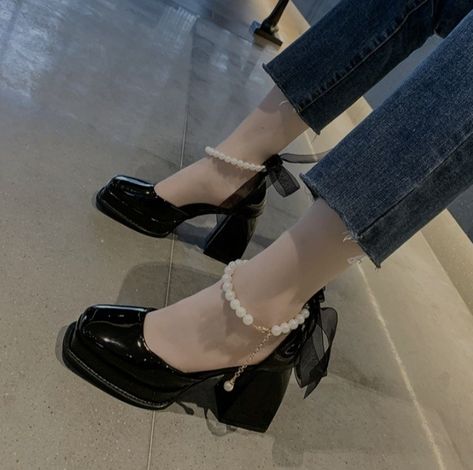 Black heels, black sandals, Korean stile, platou, Chunky heels, elegant heels, pearls, chains Korean Heels, Heels Shoes For Women, Korean Shoes, Chunky Heel Shoes, Women Heels, Shoes High Heels, Shoe Inspo, Classic Pumps, Womens Shoes High Heels