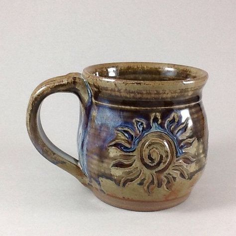 Pottery Carving, Ceramics Mugs, Pottery Kitchen, Design Cup, Pretty Cake, Ceramic Glazes, Clay Clay, Sun Design, Pottery Inspiration