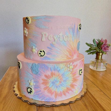 70s Theme Smash Cake, Two Groovy Birthday Smash Cake, Pastel Tie Dye Birthday Party Ideas, Groovy Smiley Face Birthday Cake, Hippy Themed Birthday Cake, 70s Aesthetic Birthday Cake, Too Groovy Cake, Pastel Tie Dye Party, Birthday Cake Groovy