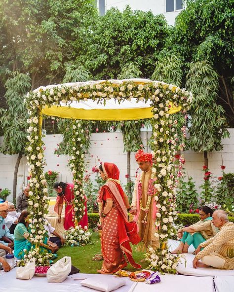 Hindu Backyard Wedding, Cute Backyard Wedding, House Wedding Ideas Small Indoor, Backyard Indian Wedding, Mandap Design, Hindu Wedding Ceremony, Safe And Sound, Small Intimate Wedding, Space Wedding