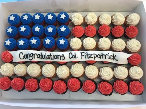 Airforce Retirement Cake Ideas, Air Force Retirement Cupcakes, Navy Retirement Cakes, Military Cupcakes, Military Send Off Party Ideas, Promotion Cake, Flag Cupcakes, Retirement Reception, Promotion Ceremony